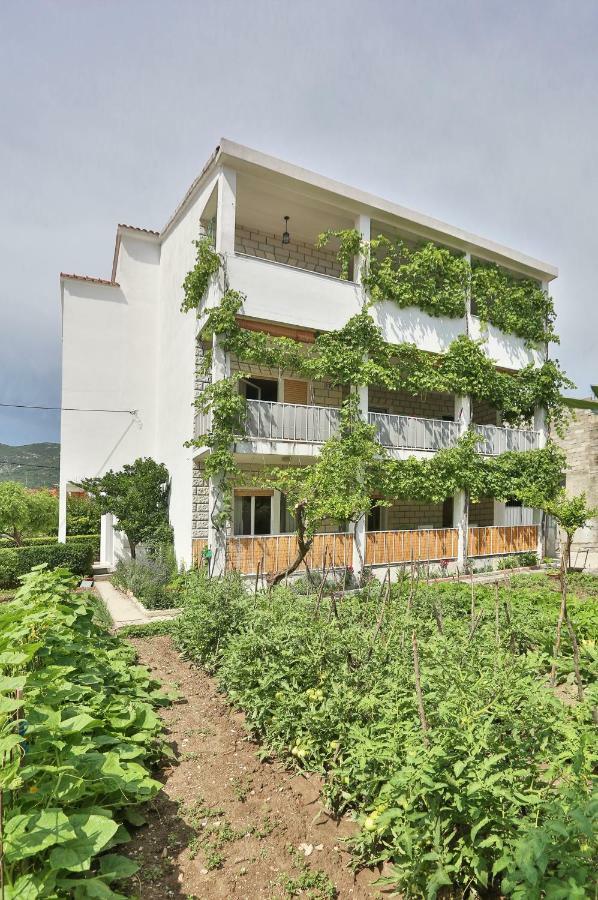 Apartman Zizula Apartamento Kaštela Exterior foto